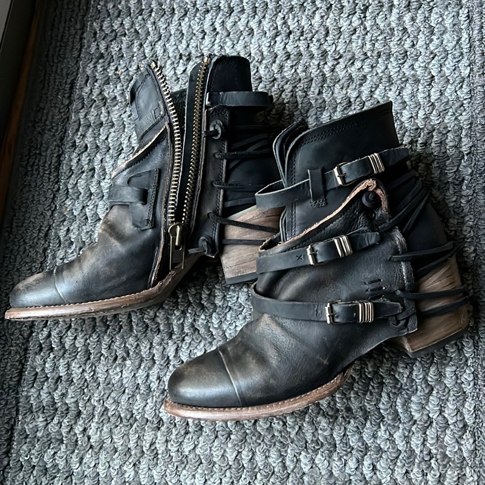 Freebird Crue, distressed black
